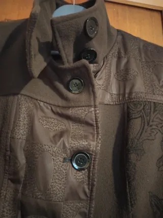 Cappotto stile Desigual marrone scuro