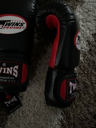 Guantes Twins Special 14 oz Negros/Rojos