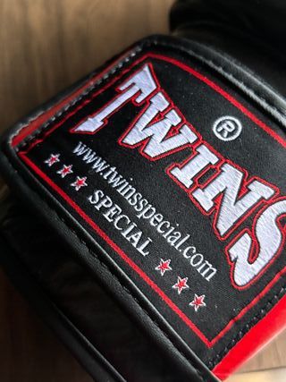 Guantes Twins Special 14 oz Negros/Rojos