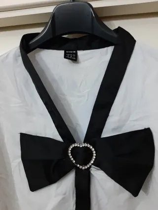 Camicetta SHEIN con fiocco e strass
