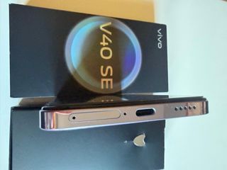 Vivo V40 SE Viola