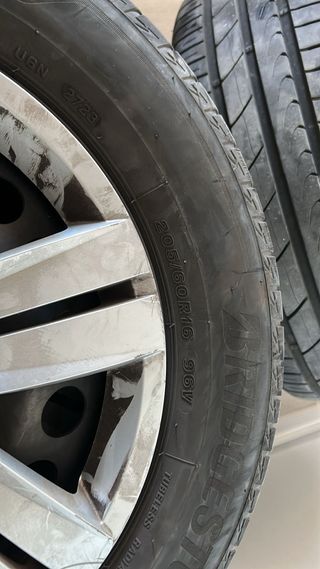 Neumáticos con llantas de hierro (4 unidades)