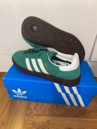 Zapatillas. Spezial Verde.