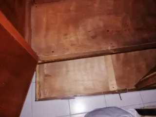 Dormitorio individual: cama, mesilla armario y but