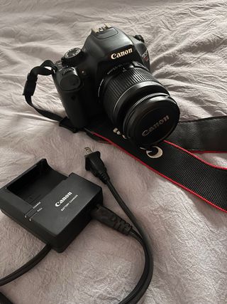 Canon EOS Rebel T2i Cámara Digital + Lente 18-55mm