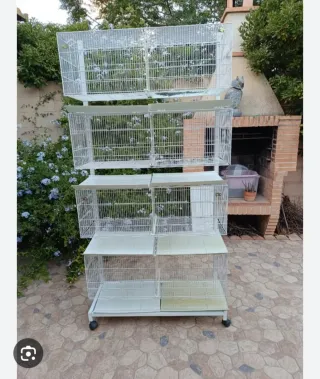 Jaulas blancas apilables