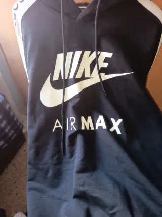 Sudadera Nike Air Max Negra y Blanca