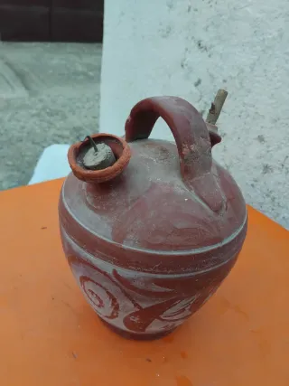 Botijo de barro antiguo
