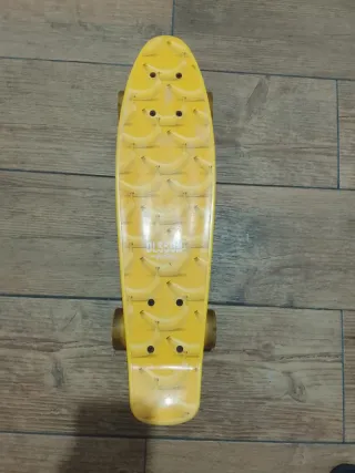Skate Amarillo con Diseño de Plátanos