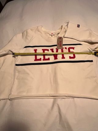 Sudadera Levi’s con etiqueta