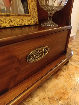 Perchero recibidor de madera con espejo