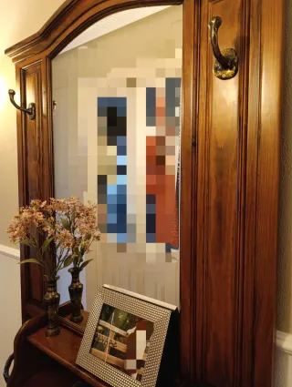 Perchero recibidor de madera con espejo