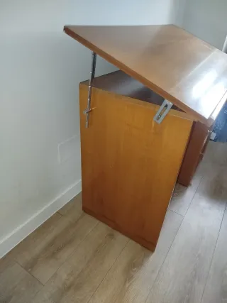 Mesa de estudio de madera