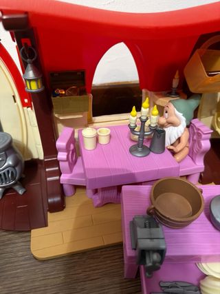 Lote de juguetes: casa, muñecos y accesorios