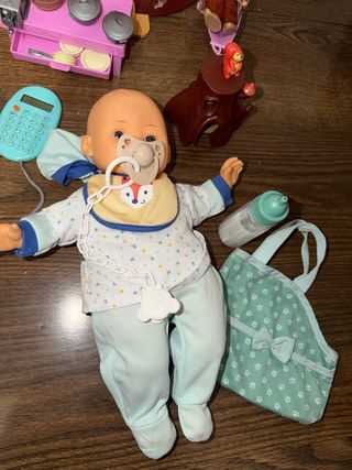 Lote de juguetes: casa, muñecos y accesorios