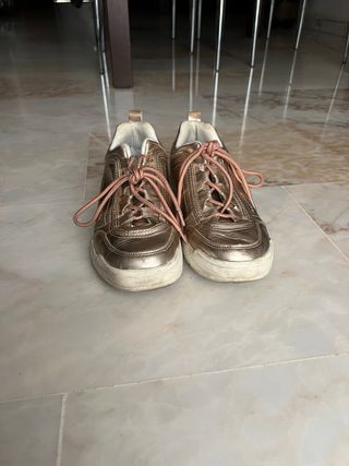 Botines Mariamare dorados con cordones talla 38