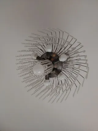 Lámpara de araña de cristal y metal