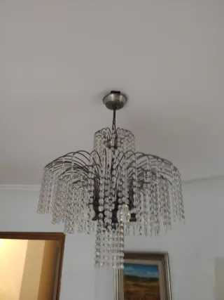 Lámpara de araña de cristal y metal