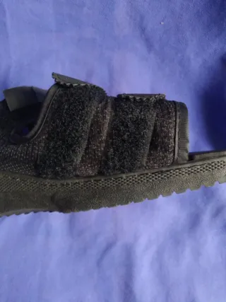 Zapato post-quirúrgico negro