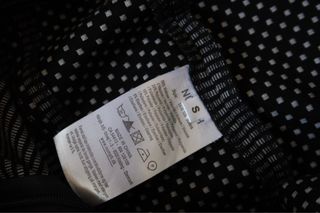 Falda corta negra con estampado