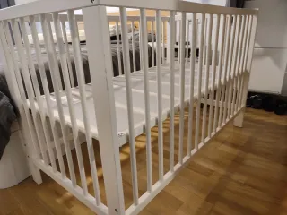 Cuna Ikea + Colchón + Ropa de cama