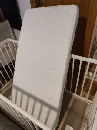 Cuna Ikea + Colchón + Ropa de cama
