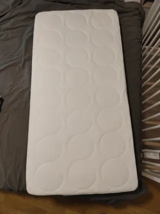 Cuna Ikea + Colchón + Ropa de cama