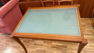 Mesa comedor extensible cristal y madera.