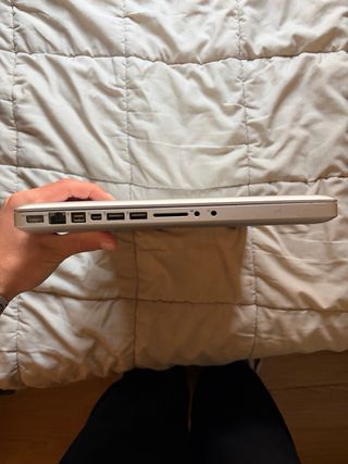 MacBook Pro Plata con Cargador