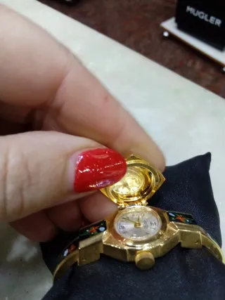 Orologio vintage con quadrante floreale