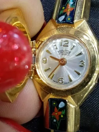 Orologio vintage con quadrante floreale