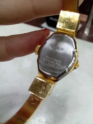 Orologio vintage con quadrante floreale