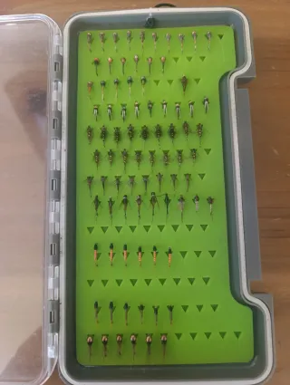 Caja de moscas para pesca(80 ninfas)