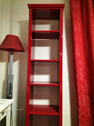 Estantería Roja Lacada