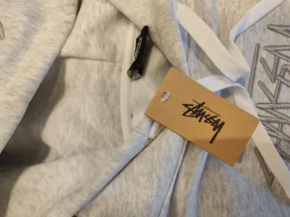 Sudadera Stüssy Gris con Capucha