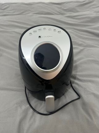 Freidora de aire pequeña negra