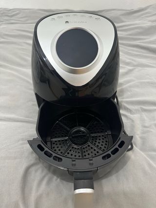 Freidora de aire pequeña negra