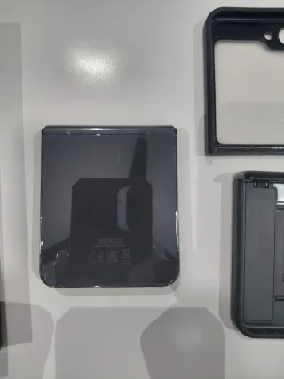 Samsung Galaxy Z Flip5 Caja y Accesorios