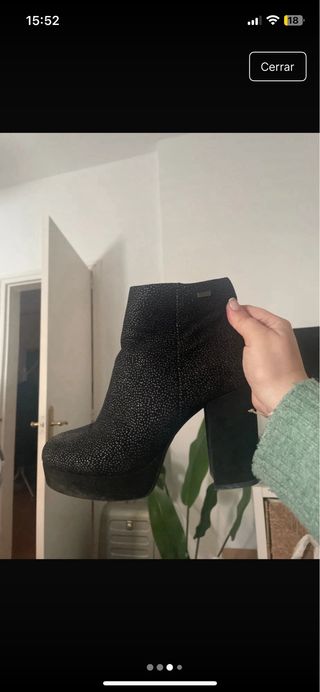 Botines negros brillantes con plataforma