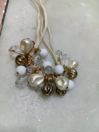 Collana con perle e ciondoli