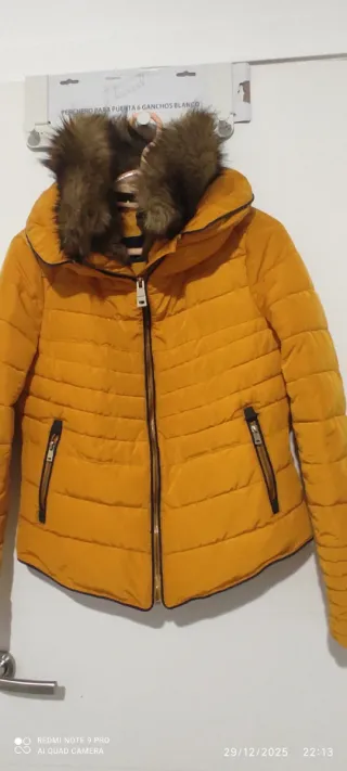 Abrigo acolchado mujer amarillo