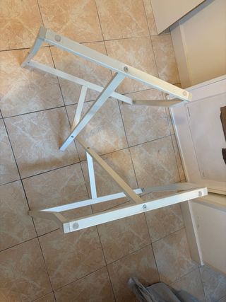 Caballetes metálicos blancos IKEA