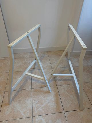 Caballetes metálicos blancos IKEA