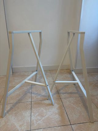 Caballetes metálicos blancos IKEA