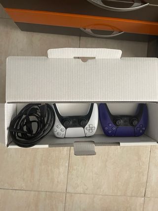 PlayStation 5 con 2 mandos