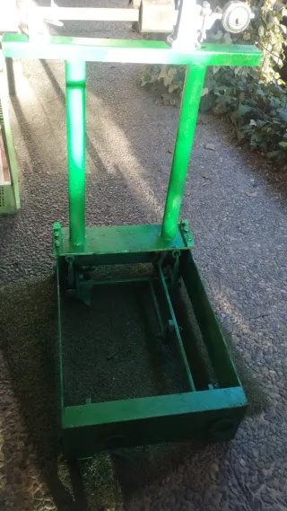 Báscula antigua de hierro repasada