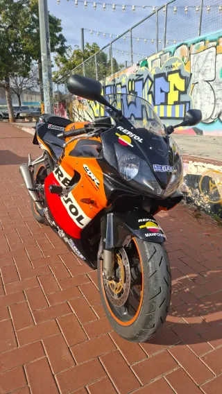 Honda CBR 600F4i Sport Repsol .