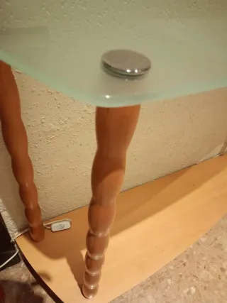 Recibidor de cristal y madera