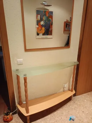 Recibidor de cristal y madera