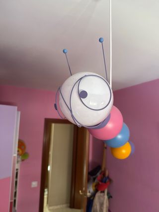 Lámpara infantil gusano, con bombilla incluida.